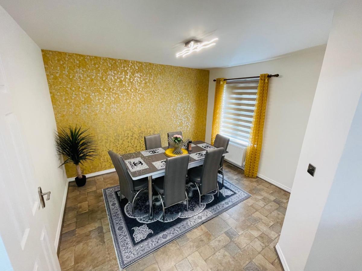 Watan Cottage - Spacious 3 Bedrooms Entire House With Beautiful Outdoor Garden Manchester Extérieur photo