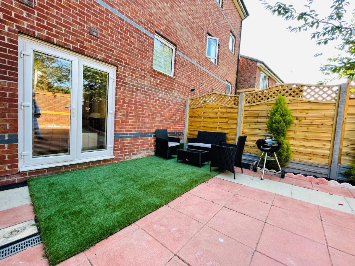 Watan Cottage - Spacious 3 Bedrooms Entire House With Beautiful Outdoor Garden Manchester Extérieur photo